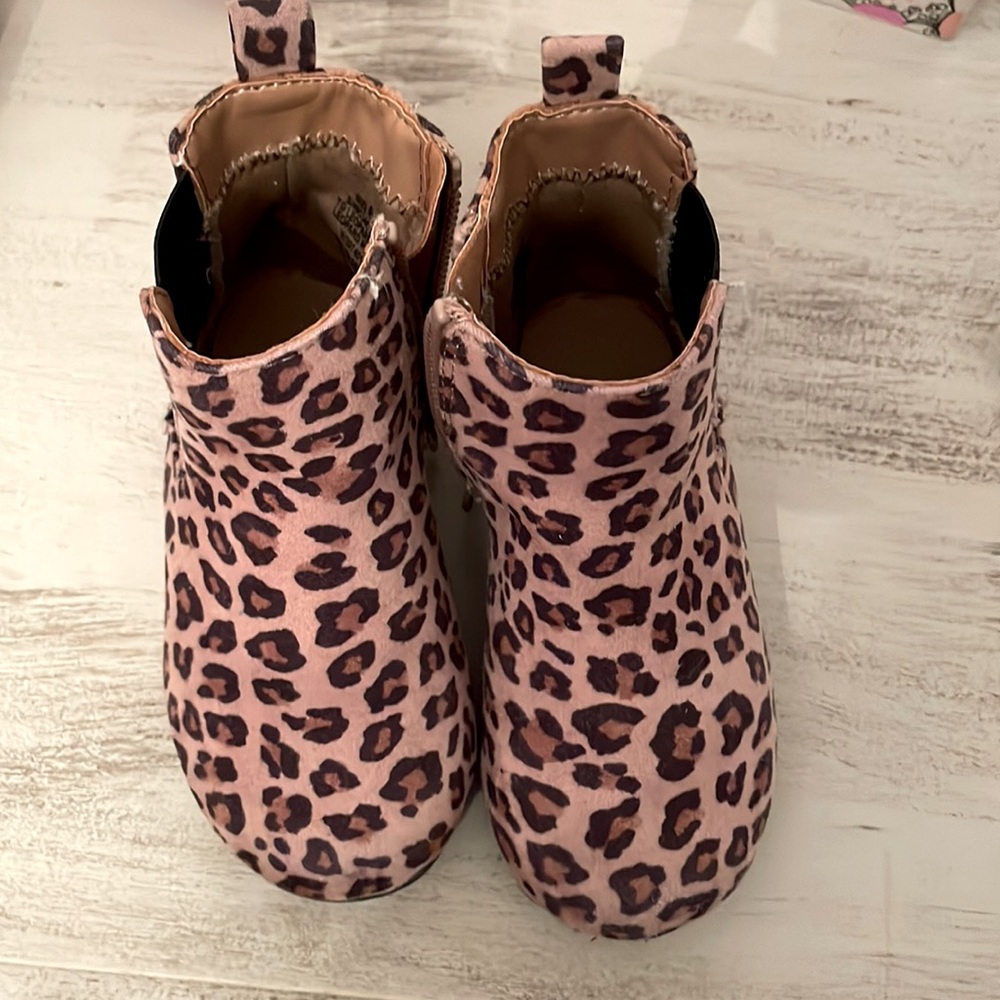 Baby Gap (Size 6) Leopard Boot
